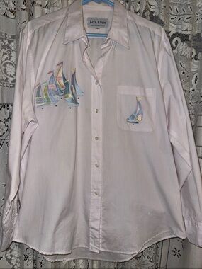 Las Olas Women’s Light Pink Sailboat Embroidered Button-Down Shirt